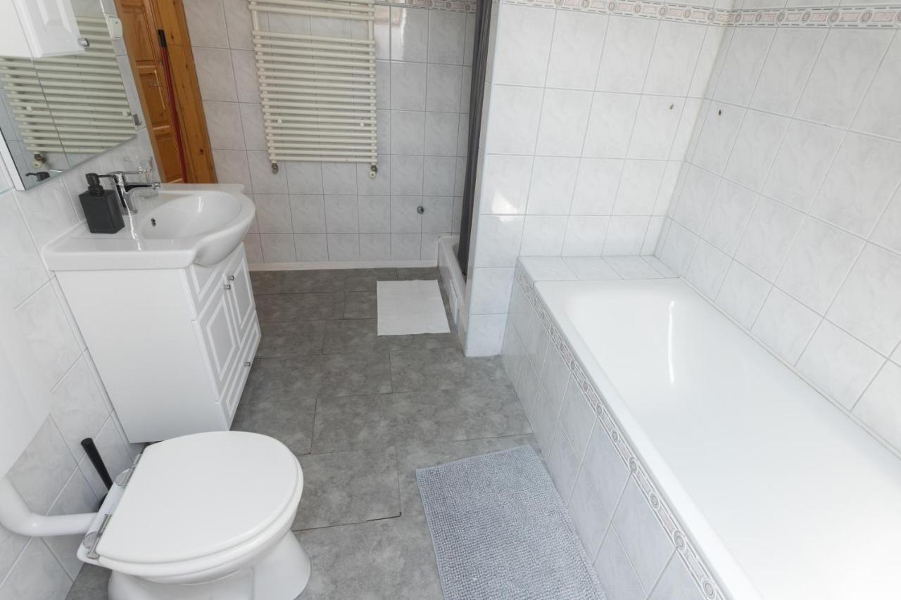 Hi-Bp Garden City Batsanyi Apartment 3 Rooms, Apartment Upstairs Near The City Train With Free Parking Будапешт Экстерьер фото