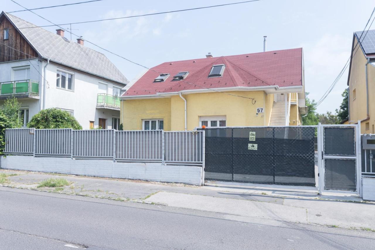 Hi-Bp Garden City Batsanyi Apartment 3 Rooms, Apartment Upstairs Near The City Train With Free Parking Будапешт Экстерьер фото